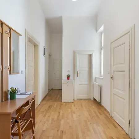 Apartament Old Town Home-2 By Interhome Praga
