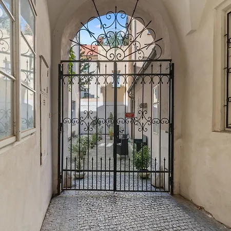 Old Town Home-2 By Interhome Apartament Praga